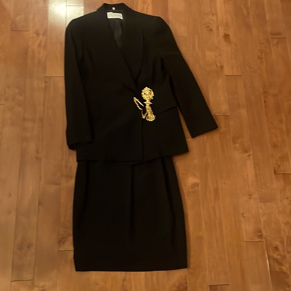 Skirt and jacket Gianfranco Ferre, made in Italy. 100% virgin wool. Size 42